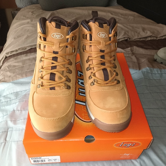 Size 12 men Green Timberland boots and lugz boots free with purchase - Picture 9 of 15